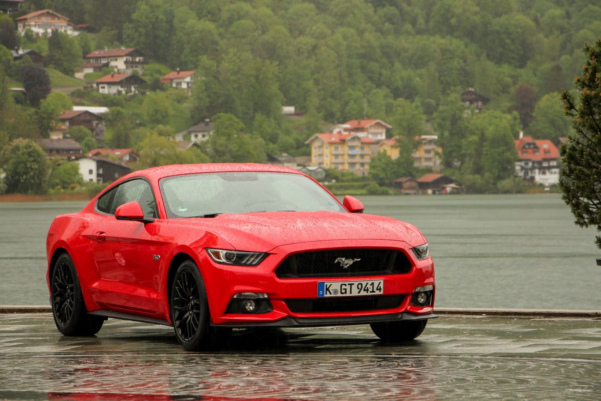 FORD MUSTANG