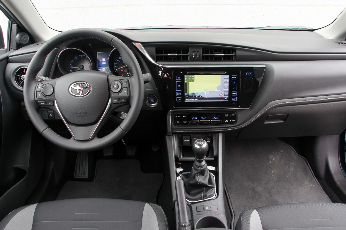 TOYOTA AURIS