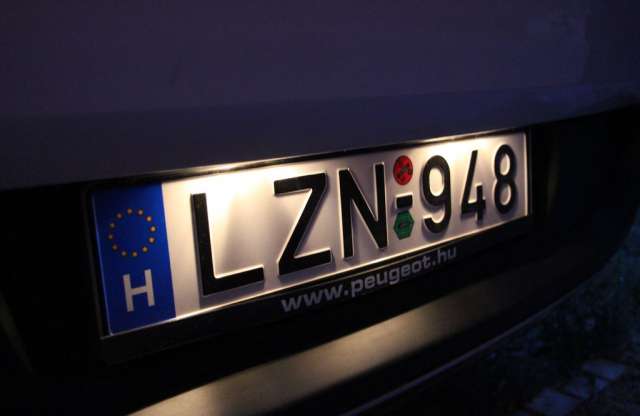 Rendszámmódosítás: búcsúzhatunk a matricáktól