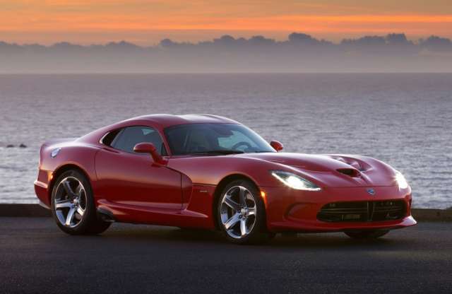 3700 alkatrészből, részben kézzel - így készül a Dodge Viper