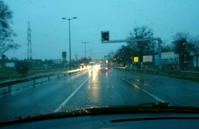 És te kilátsz az autódból esőben?