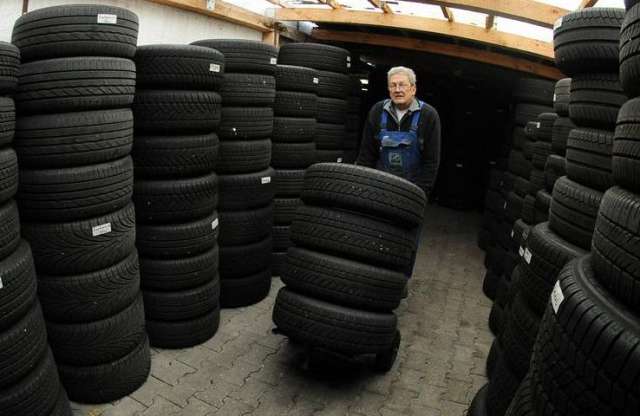 Jól fogynak, egyre olcsóbbak a gumiabroncsok