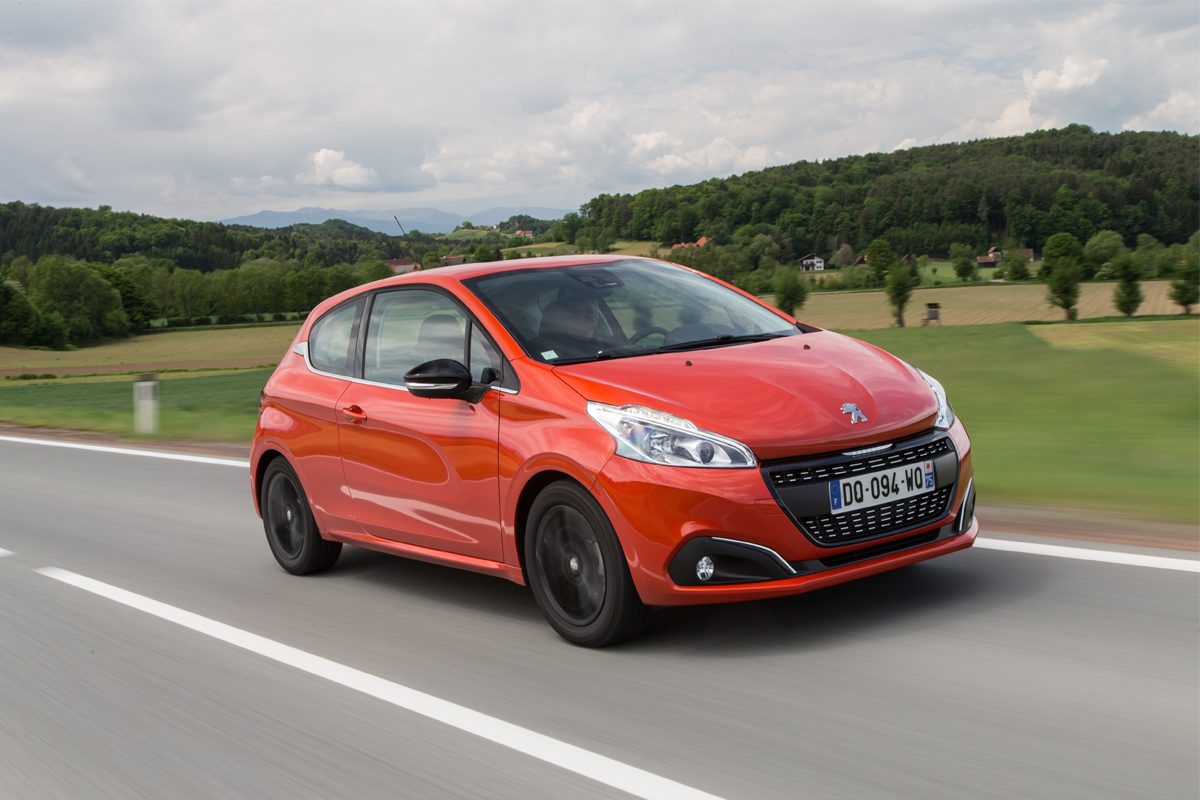 PEUGEOT 208