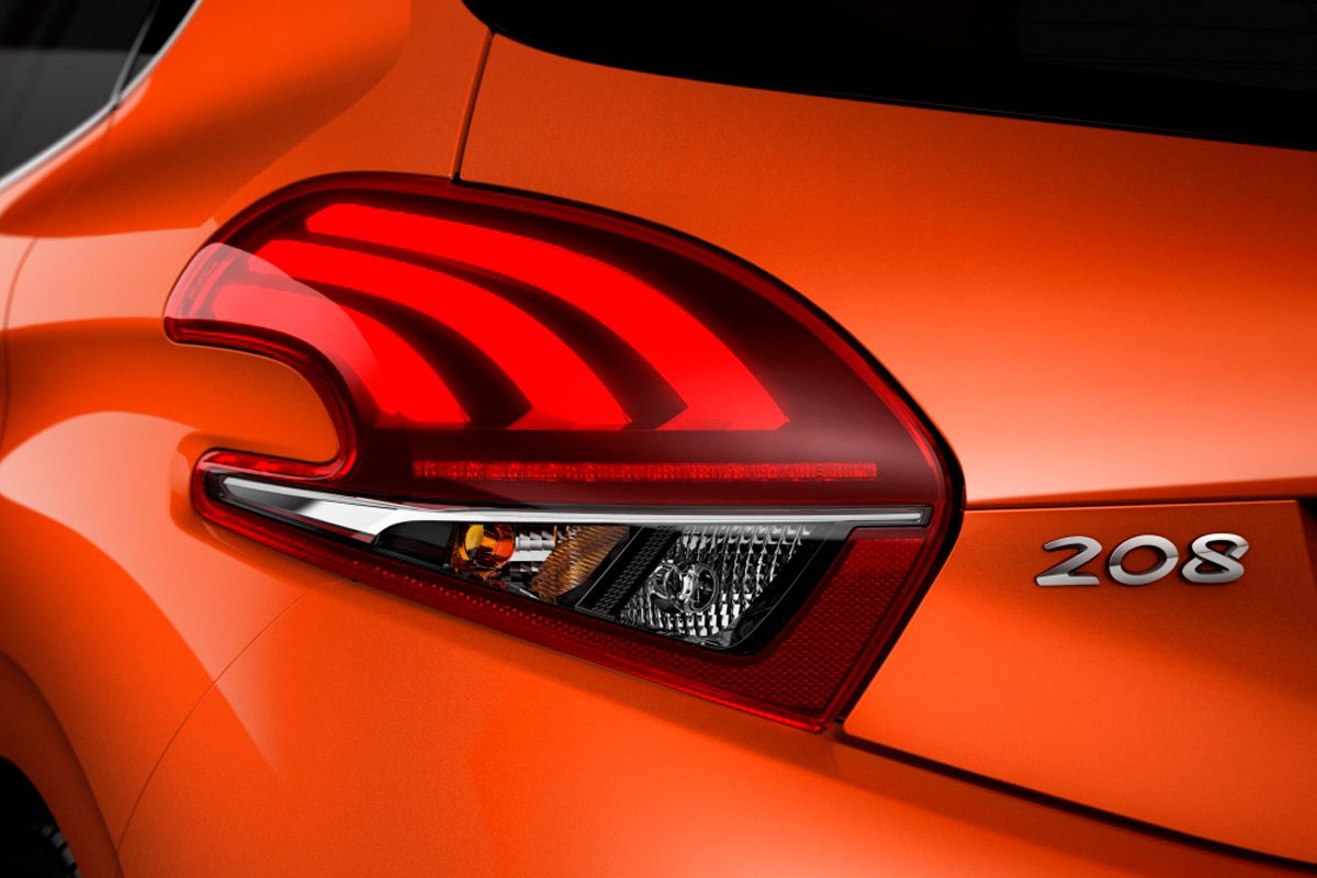 PEUGEOT 208