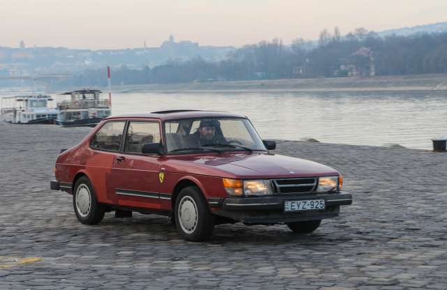 Oldtimer is lehetne, de nem az, íme egy őszinte Saab 900