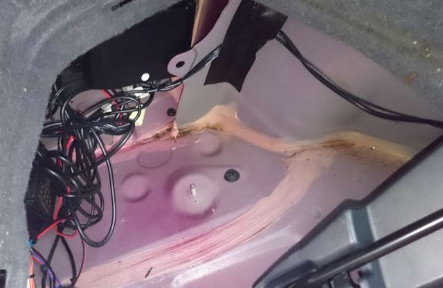 És azt meséltem már, hogy beázott a Prius?