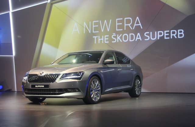 Élőben láttuk: tényleg hatalmas az új Skoda Superb