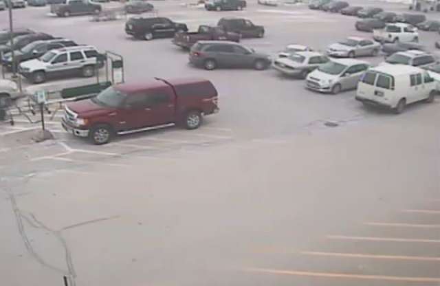 Fél perc alatt nyolc autót zúzott le az idős sofőr