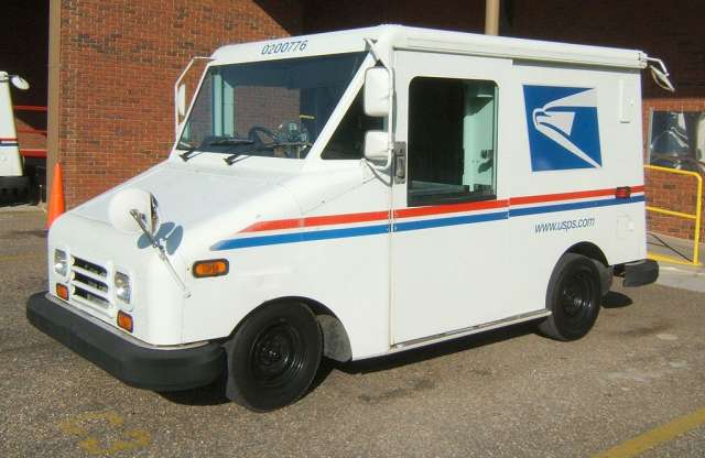 Elszabadult a postáskocsi, pedig ez nem is egy csapatós videó