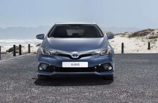 Turbósít a Toyota: részletek a frissített Aurisról
