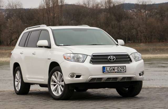 Japán ajándéka Amerikának. Toyota Highlander használtteszt