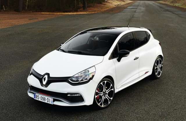 Több erő, gyorsabb váltó: ez a Clio RS 220 Trophy