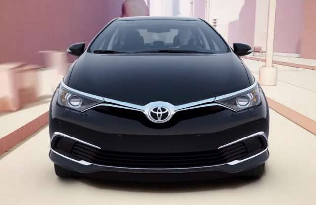 Videóban bukott le a frissített Toyota Corolla