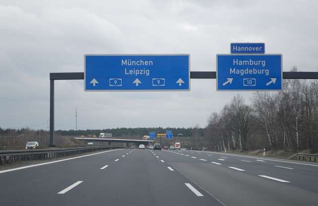 Németországban is jön az autópályadíj