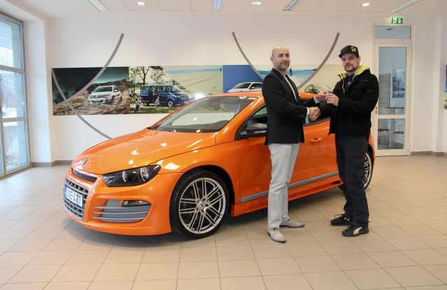 Átadta Volkswagen Scirocco nyereményautóját az AMTS