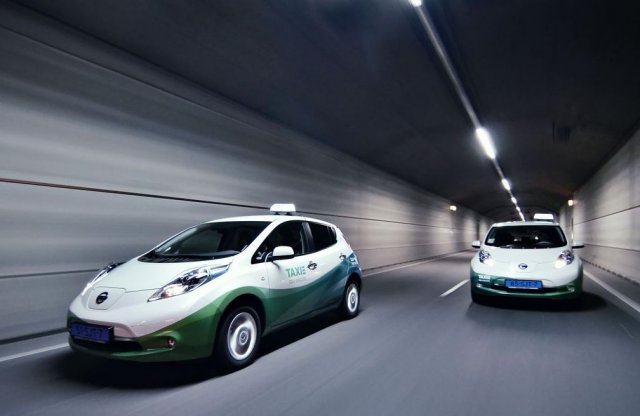 Így autóztat benzin nélkül a Nissan - új mérföldkőnél a Leaf