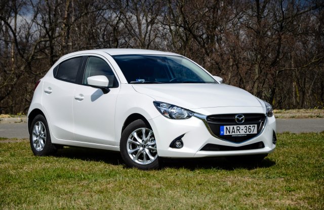Kisautó nagy élménnyel – Mazda2 teszt