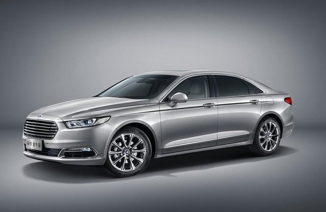 Új zászlóshajó a Fordnál, íme a Taurus