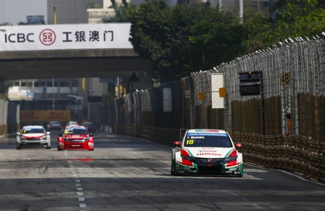 Kemény büntetéseket kapott Michelisz és a Zengő Motorsport