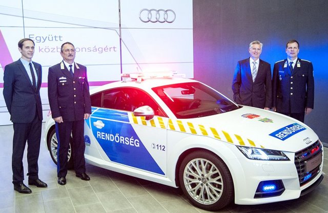 Nehéz lesz meglógni előle – Audi TTS a rendőrségnél