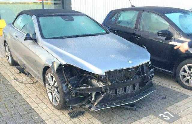 Tucatnyi Mercedes-fényszórót loptak a tolvajok