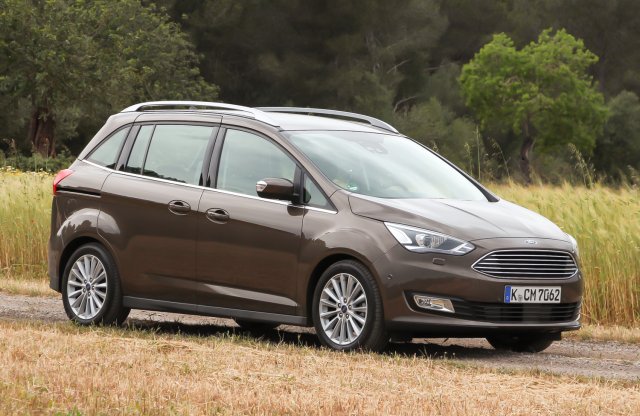 Mindent tud, amire csak szükségünk lehet – a megújult Ford C-Max