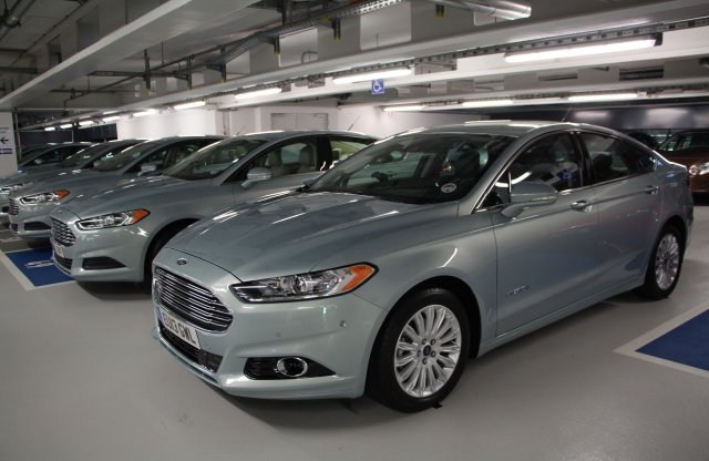 400 ezer autóját hívja vissza a Ford, de nem nálunk