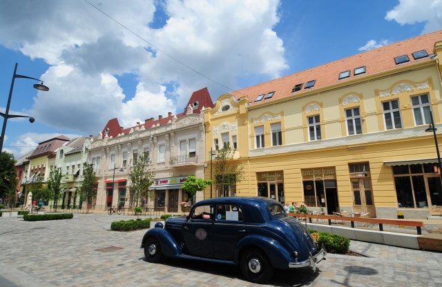 Nem csak oldtimerek lesznek: hétvégén Mercedes-Benz Csillagtúra