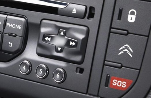 Újabb kötelező, akár életmentő felszerelést kapnak az autók