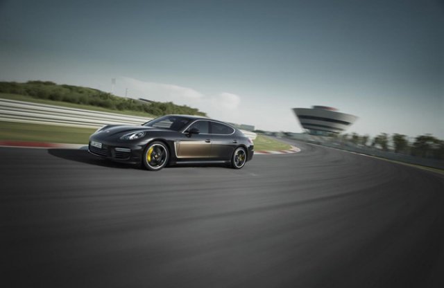 Kanyarban segít a Porsche új fejlesztése