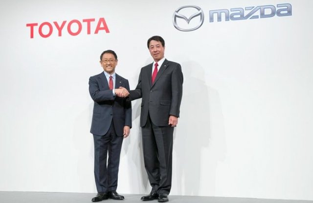 Már nem csak pletyka: együttműködik a Mazda és a Toyota
