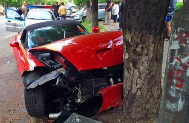 Totálkáros lett a tuningolt Dodge Viper