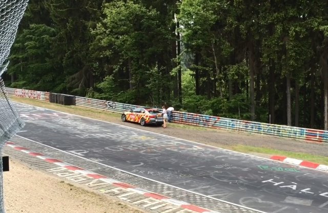 Anya úgy húzta a Nordschleifén, hogy apa alig bírta