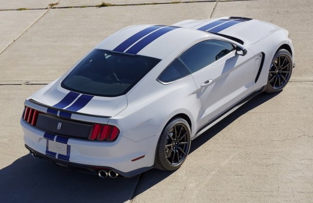 533 lóerősek a legerősebb gyári Ford Mustangok