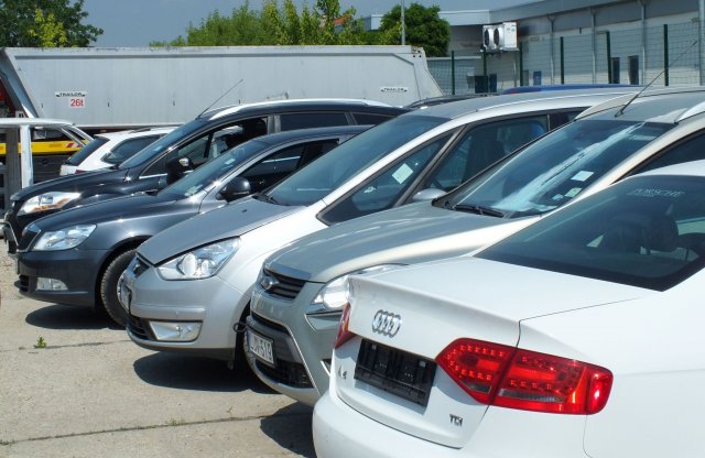 Nem csak megtalálta, vissza is adta a lopott autókat a rendőrség