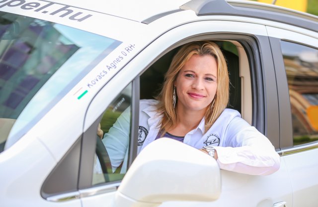 Szalay Balázs úszni tanul Kovács Ágitól?