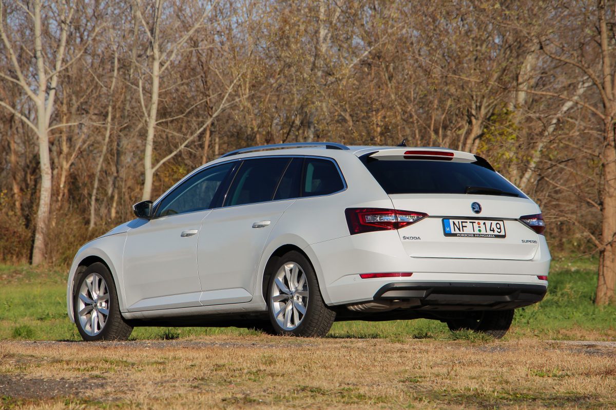 SKODA SUPERB
