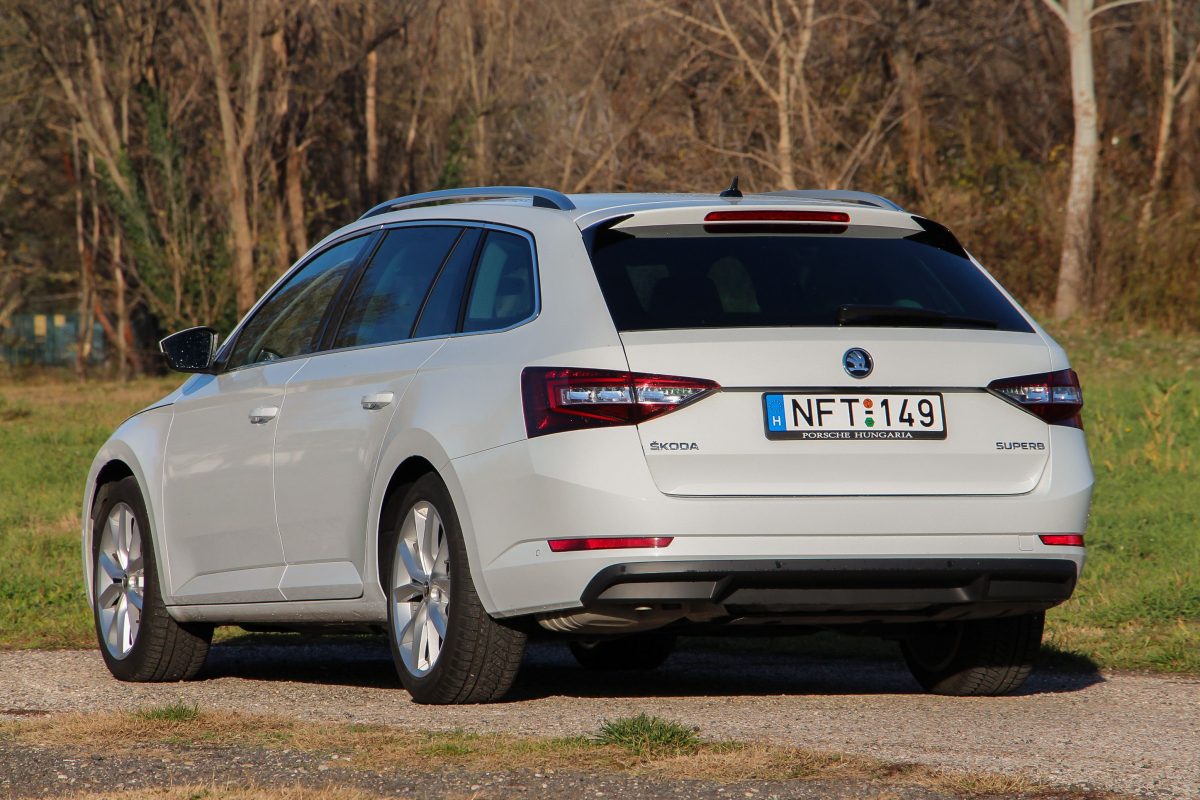 SKODA SUPERB