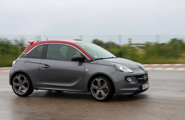Csöppnyi autó, óriási öröm – Opel Adam S teszt