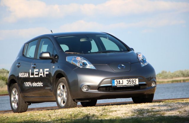 Megy a licitálás, jön a 400 kilométeres hatótávú Nissan Leaf