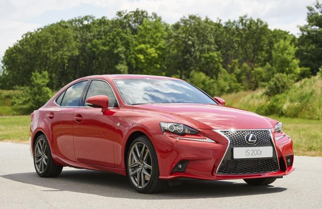 Turbósít a Lexus, itt az IS 200t