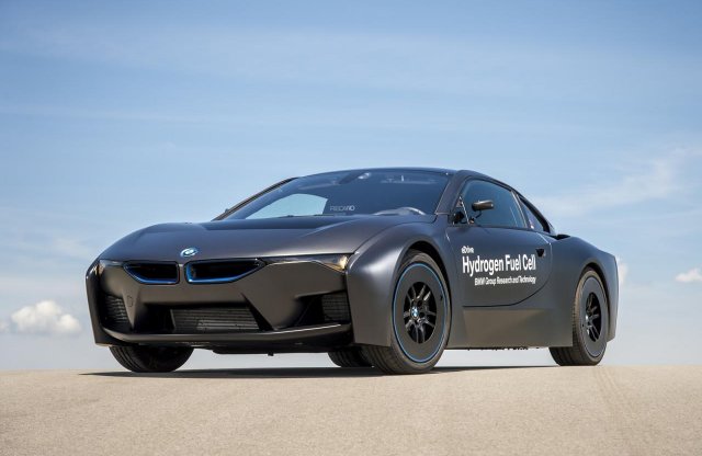 A BMW még mindig gázban utazik, itt a hidrogénes i8