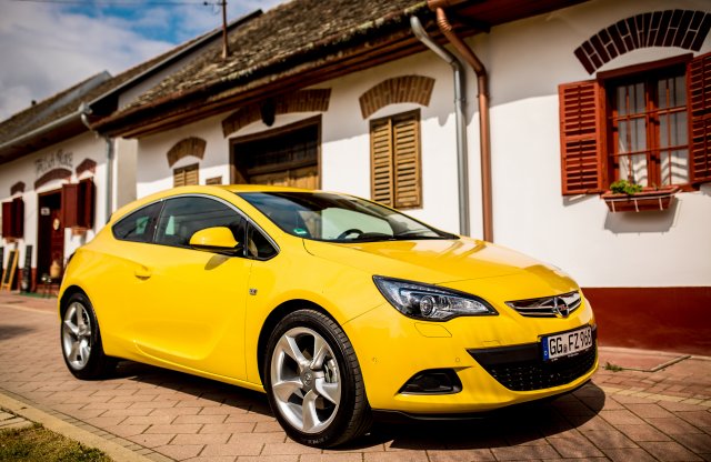Félidő: továbbra is az Opel a vevők kedvence