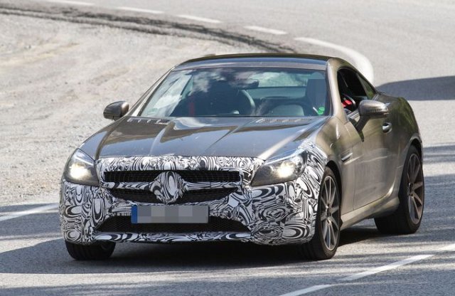 A Mercedes SLK új nevet és új ruhát is kap jövőre