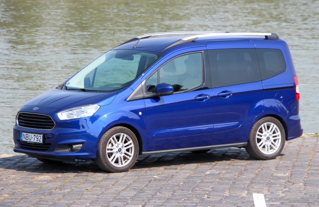 Egy kis dobozt mindenkinek – Ford Tourneo Courier teszt