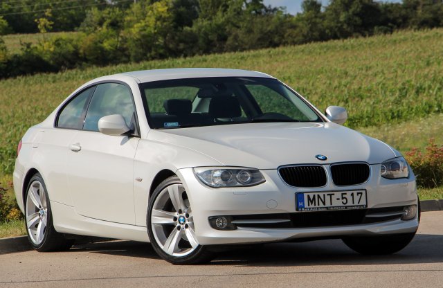 Alapmotorral is jó lesz? BMW E92 318i Coupé használtteszt