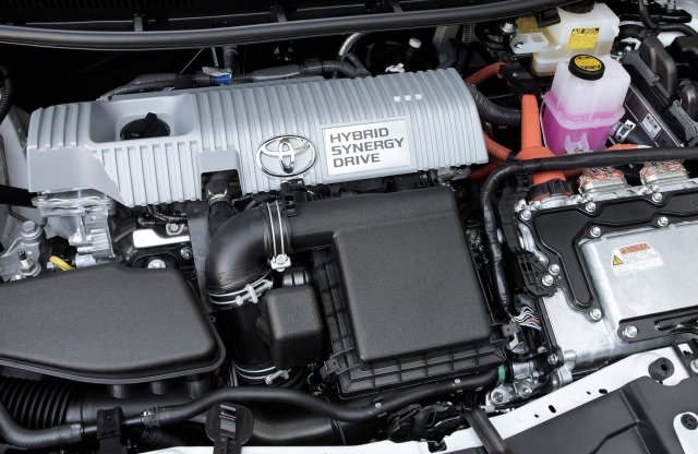 Több mint félmillió hibridet hív vissza a Toyota