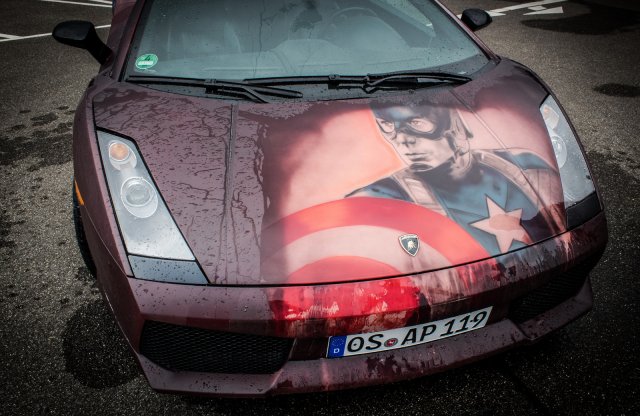 Hőre változik a Lamborghini fényezése