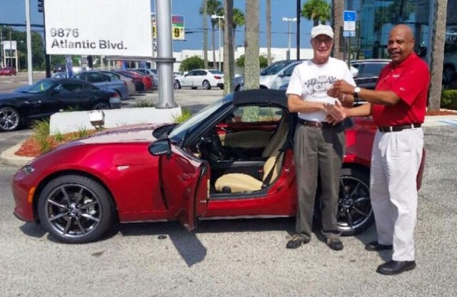 Összetört az autója, kapott egy másikat a gyártótól