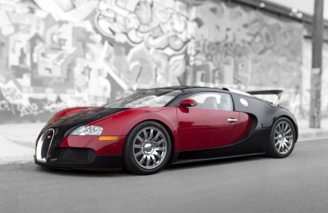 Tízéves, de 500 milliót is megér a Bugatti Veyron 001